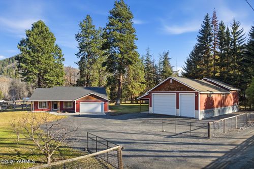 121 Rattlesnake Ln, Naches, WA, 98937-9568 | Card Image