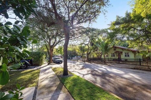 58 Ne 48th St, Miami, FL, 33137-3112 | Card Image