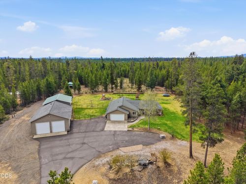 15965 Parkway Dr, La Pine, OR, 97739-9665 | Card Image