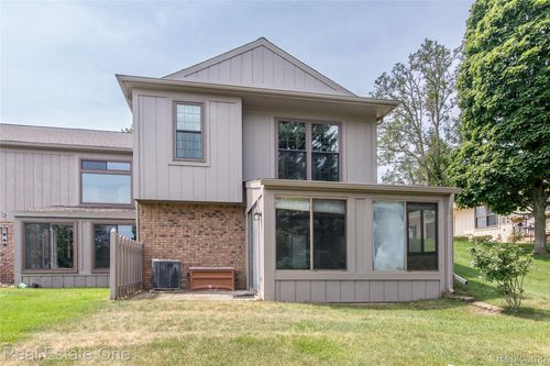 12043 Shenandoah Dr, South Lyon, MI, 48178-8113 | Card Image