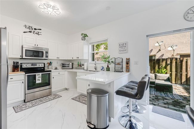 9369 Sw 221 St St, Townhouse with 2 bedrooms, 3 bathrooms and null parking in Cutler Bay FL | Image 13