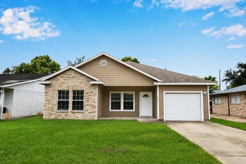 1611 N Avenue R, Freeport, TX, 77541-3721 | Card Image