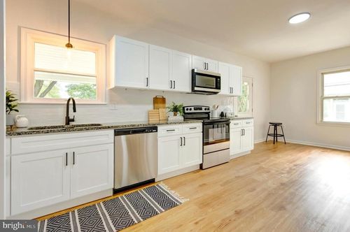 2737 Booser Ave, HARRISBURG, PA, 17103-1930 | Card Image