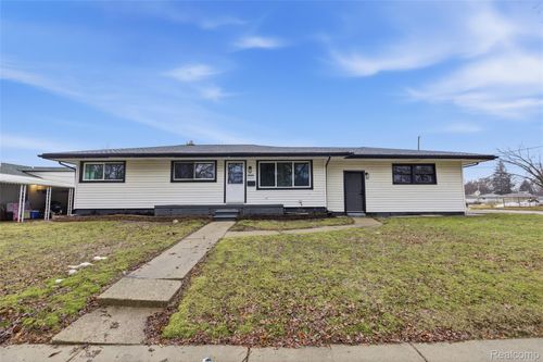 21911 Sharkey St, Clinton Township, MI, 48035-3663 | Card Image