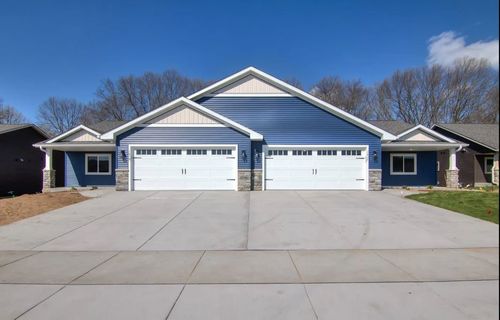 703 Sequoia Dr, Altoona, WI, 54720-7400 | Card Image