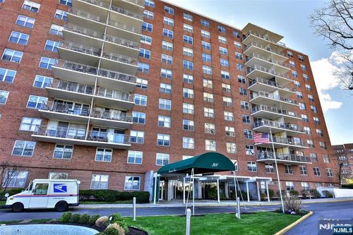 301 Beech St, Hackensack, NJ, 07601-2114 | Card Image