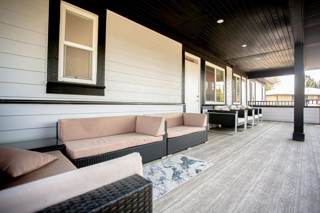 21661 Ridgeway Cres, House other with 8 bedrooms, 8 bathrooms and 6 parking in Maple Ridge BC | Image 36
