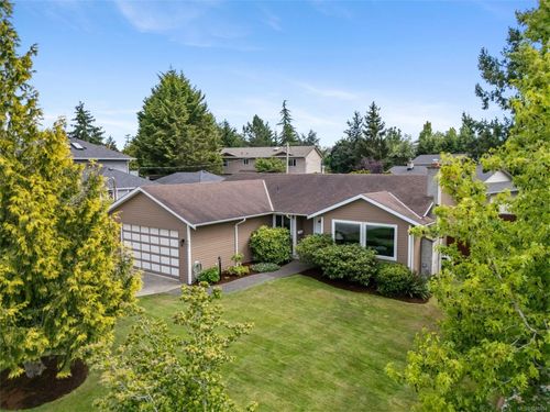 547 Normandy Rd, Victoria, BC, V8Z3J3 | Card Image