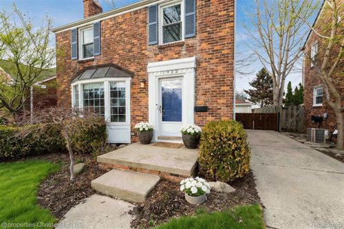 1922 Norwood Dr, Grosse Pointe Woods, MI, 48236-1744 | Card Image