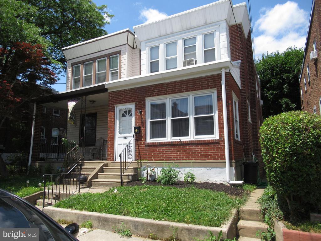 Pusey Ave, Darby, PA 19023