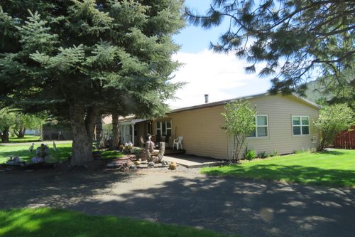 14108 Ravenwood Dr, Klamath Falls, OR, 97601-9200 | Card Image