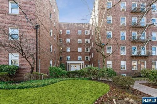 326 Bridge Plz N, Fort Lee, NJ, 07024-5017 | Card Image