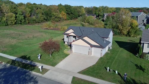929 Farmers Ridge Trl, Belle Plaine, MN, 56011-9365 | Card Image