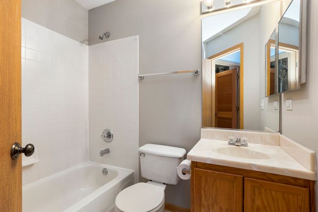 2583 - 2583 Dickens Ct, House attached with 2 bedrooms, 2 bathrooms and 1 parking in Aurora IL | Image 16