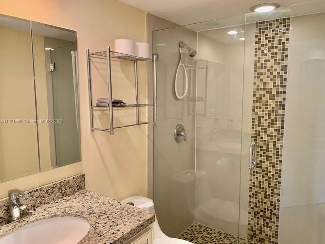APT-5C - 1985 S Ocean Dr, Condo with 1 bedrooms, 2 bathrooms and null parking in Hallandale Beach FL | Image 14