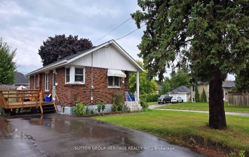 lower-49 Grassmere Crt, Oshawa, ON, L1H3X3 | Card Image