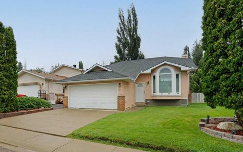 28 Parkland Pl E, Brooks, AB, T1R0M3 | Card Image