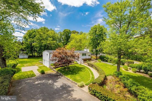 822 Walker Rd, GREAT FALLS, VA, 22066-2607 | Card Image