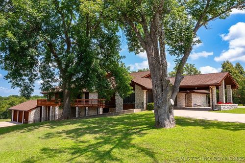 100 E Kings Rd, Ada, OK, 74820-8302 | Card Image