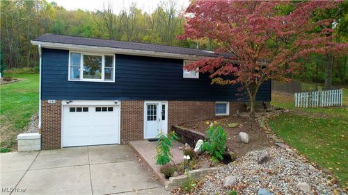 2686 Crestview Dr Nw, Dover, OH, 44622-7406 | Card Image