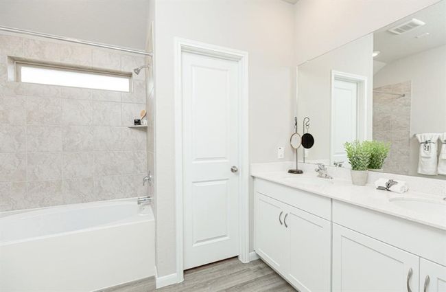 204 Orchard Laurel Dr, House other with 3 bedrooms, 2 bathrooms and 2 parking in Alvin TX | Image 6