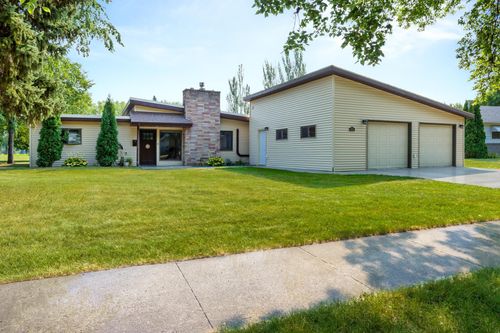 844 2nd St N, Wahpeton, ND, 58075-3402 | Card Image