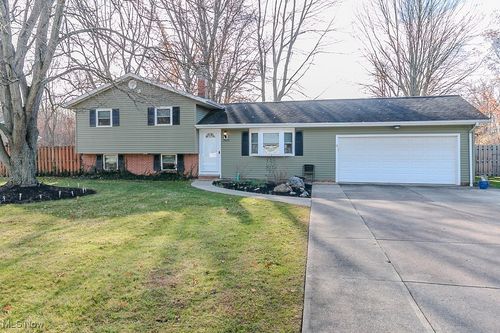 7476 Jeremy Ave, Mentor, OH, 44060-3941 | Card Image