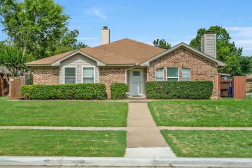 306 Crowe Dr, Euless, TX, 76040-4174 | Card Image