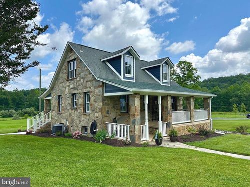 12301 Chapel Rd, Clifton, VA, 20124-1922 | Card Image