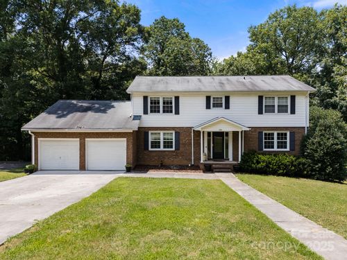 586 Crestside Dr Se, Concord, NC, 28025-2719 | Card Image