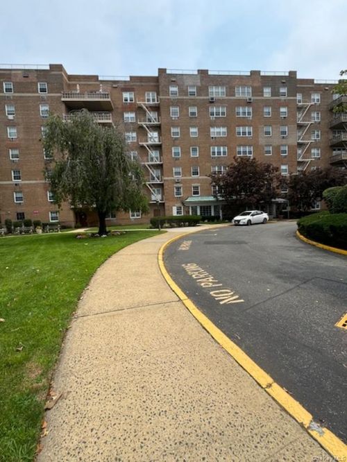 5n-151-15 84th St, Howard Beach, NY, 11414-1811 | Card Image