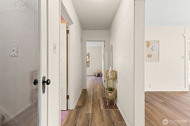 Main level hallway | Image 21