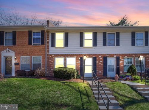 102 N Duke Dr, Sterling, VA, 20164-3110 | Card Image