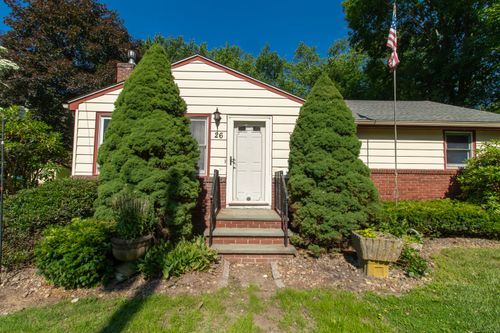 26 Hunt Ln, East Haven, CT, 06512-1102 | Card Image