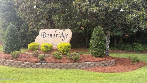 13 S Bridle Bnd, Hattiesburg, MS, 39402-7528 | Card Image