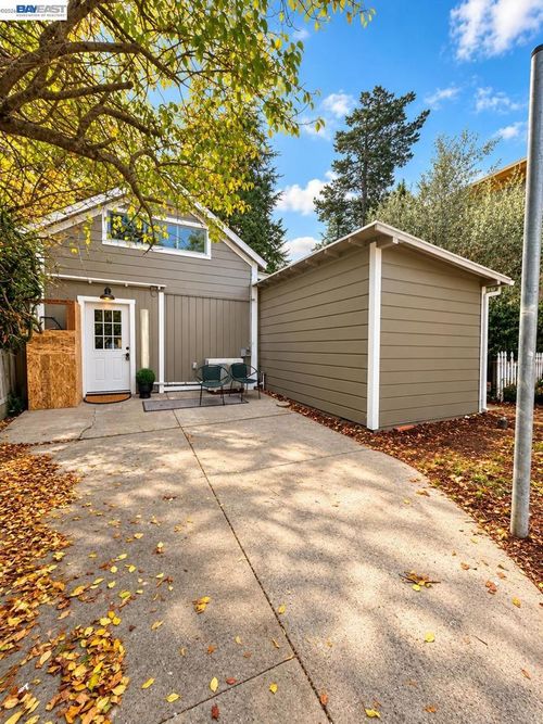 427 Locust St, Santa Cruz, CA, 95060-3627 | Card Image