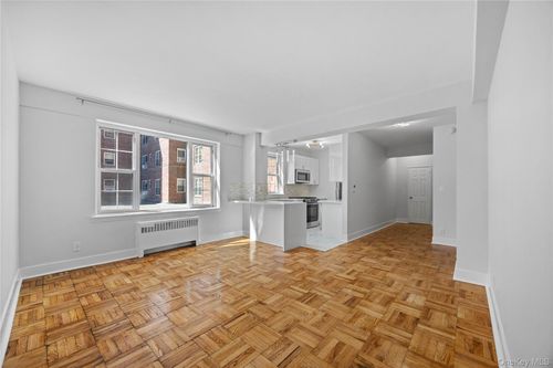 apt-1o-230 Pelham Rd, New Rochelle, NY, 10805-2516 | Card Image