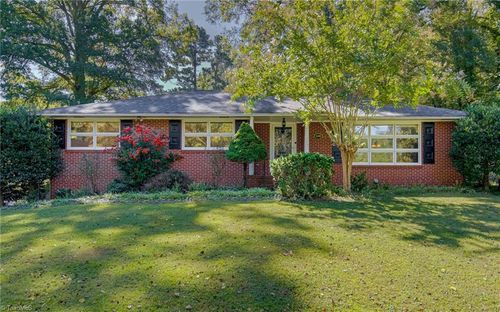 3660 Lakeview Dr, Pfafftown, NC, 27040-9504 | Card Image