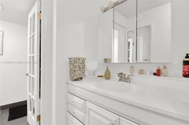 APT-908 - 1400 S Ocean Dr, Condo with 2 bedrooms, 2 bathrooms and null parking in Hollywood FL | Image 22
