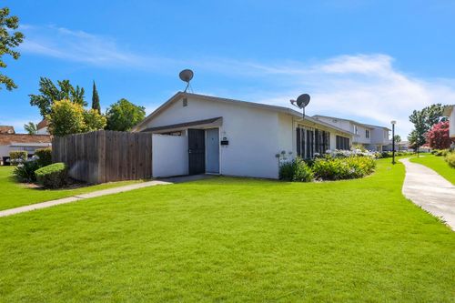 7700 La Mancha Way, Sacramento, CA, 95823-3864 | Card Image