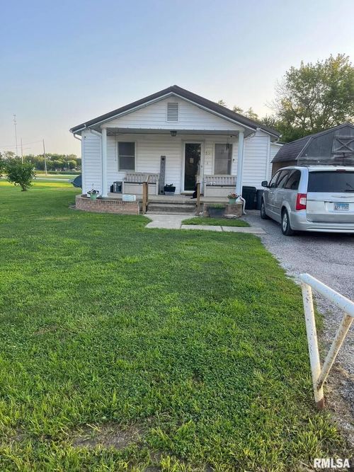 308 W Jefferson Ave, Patoka, IL, 62875-1022 | Card Image