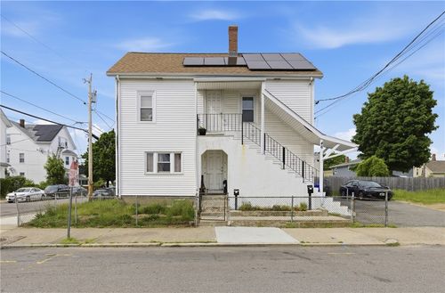 46 Lilac St, Pawtucket, RI, 02860-9408 | Card Image