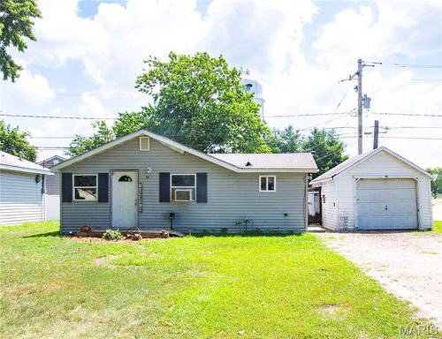 15 S 13th St, Wood River, IL, 62095-2216 | Card Image