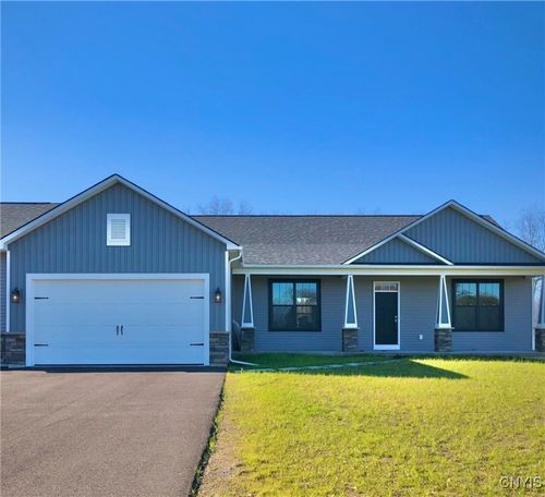 100 Lexi Ln, Baldwinsville, NY, 13027-8274 | Card Image