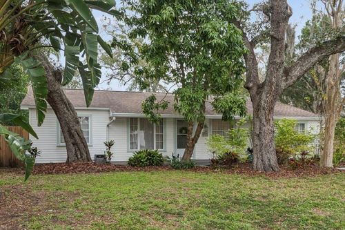 815 W Lowry Ln, Tampa, FL, 33604-4711 | Card Image