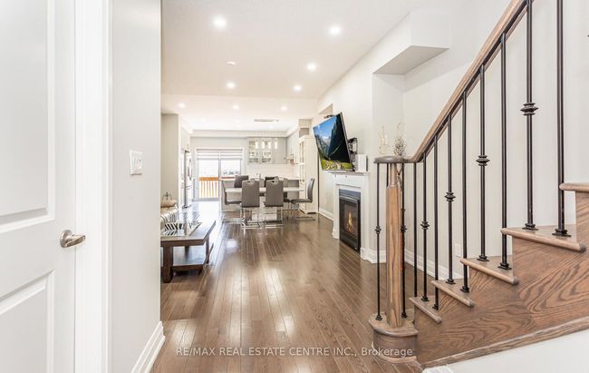 3 Dalbeattie Dr, House attached with 4 bedrooms, 3 bathrooms and 1 parking in Brampton ON | Image 4