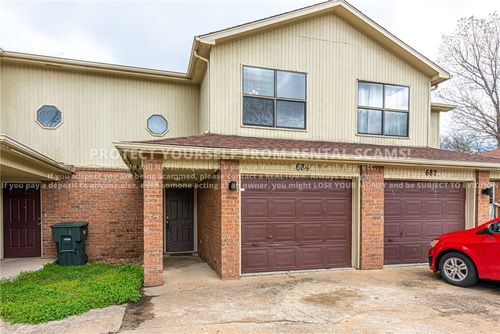 684 W Martha Dr, Fayetteville, AR, 72703-2565 | Card Image