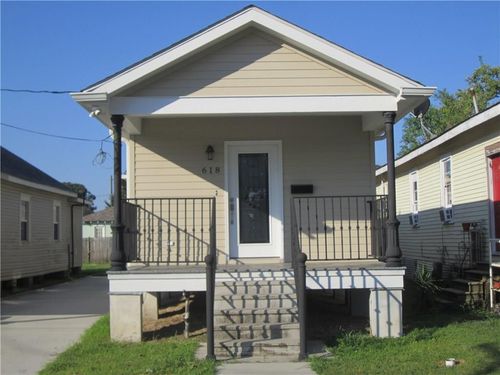 618 Chalmette St, Harvey, LA, 70058-4430 | Card Image