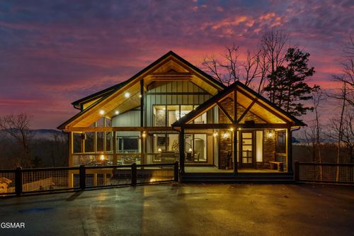 3382 Flintlock Ln, Sevierville, TN, 37862-1704 | Card Image