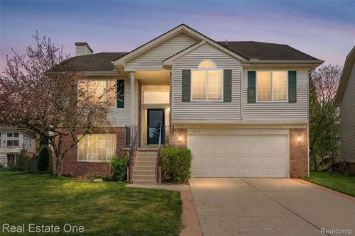 4721 Carrington Dr, Oakland Twp, MI, 48306-1492 | Card Image